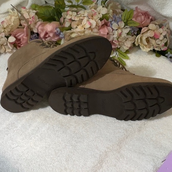 ROCKPORT WATERPROOF ANKLE BOOTS SIZE 10 NWOT - Picture 2 of 5